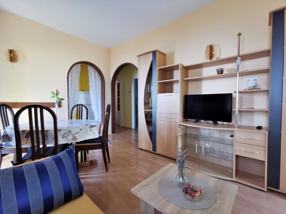 Apartment Delost Lovran Eksteriør billede