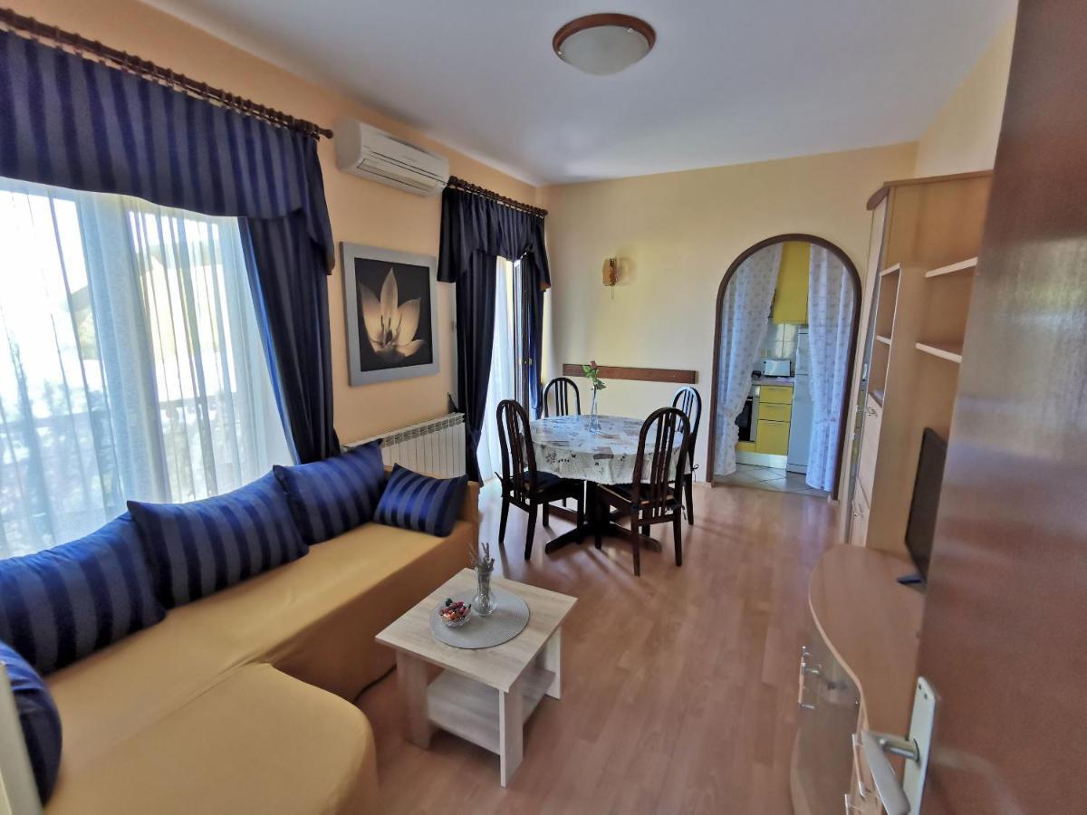 Apartment Delost Lovran Eksteriør billede